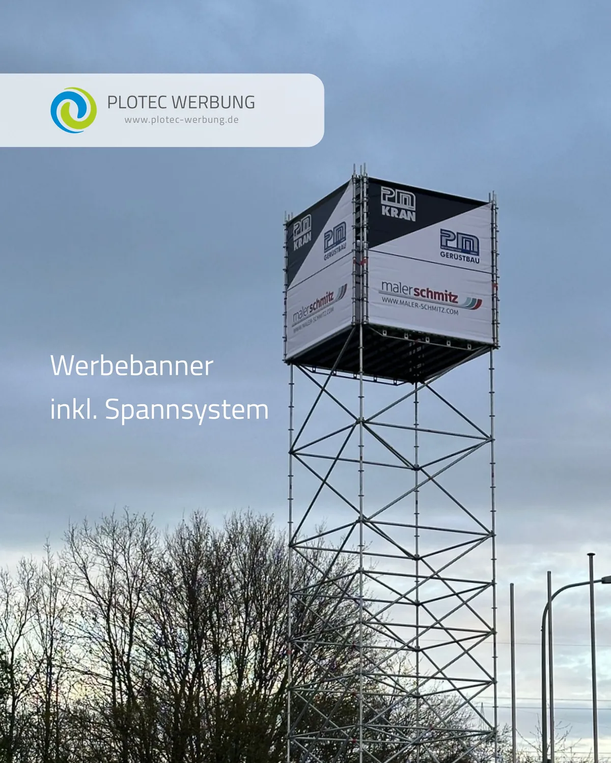 Großflächiges Werbebanner mit Spannsystem an einem Gerüstturm der PM Gruppe