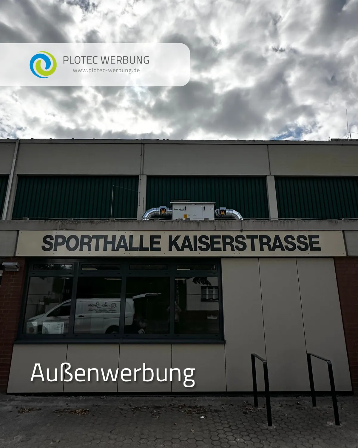 Außenwerbung an der Sporthalle Kaiserstraße